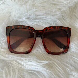 Oversized printed sunglasses